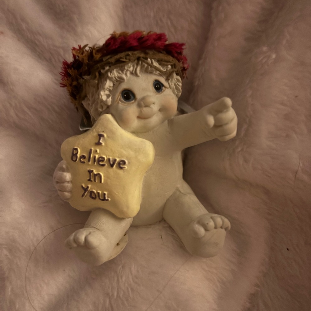 Dreamsicle The figurine is holding a star with the text "I Believe In You".